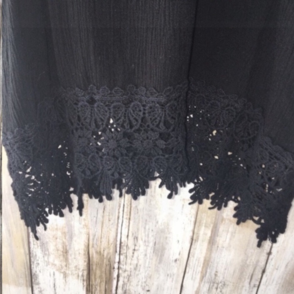 Blu Pepper Black Lace Bottom Tank - Picture 2 of 4